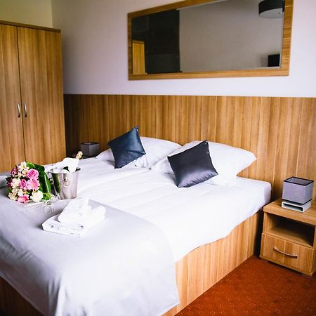 Hotel Turkovia Турек Экстерьер фото